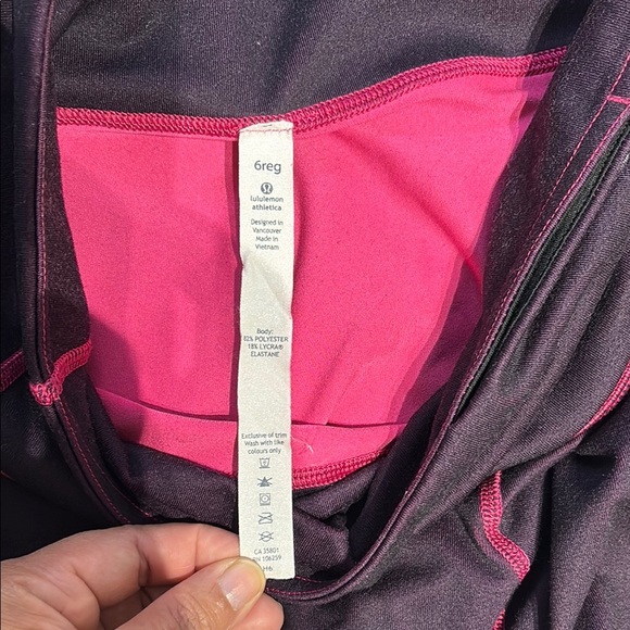 Lululemon Stylish Pink and Purple Leggings - Picture 4 of 4